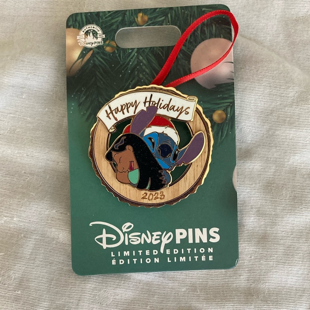 Disney Pins Limited Edition Lilo and Stitch Happy Holidays 2023 Pin